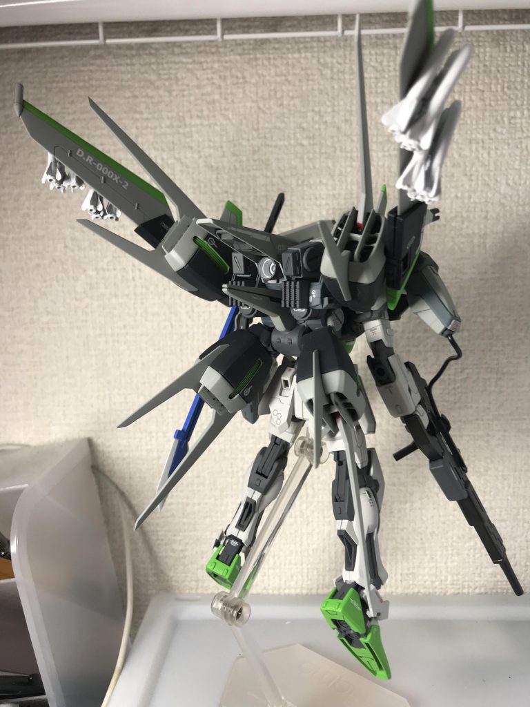 無重力では、翼をたたみブースターを展開させます。