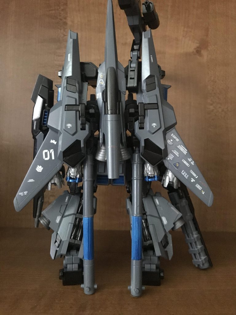 羽の部分は戦闘機をイメージしました