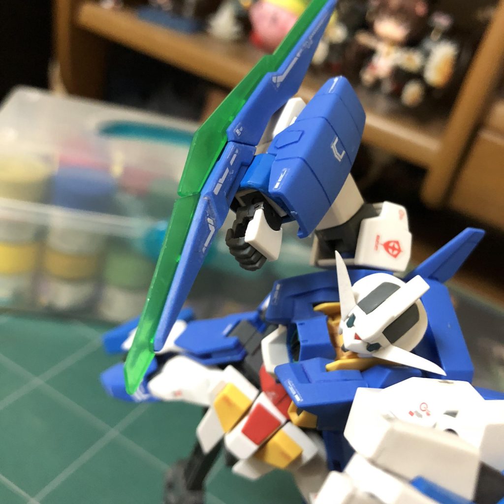 ・*Sビット*
Sは勿論Swordの頭文字から。

基本は腕、ドッズキャノン(後述)に装備しているが、切り離して独立可動することが可能。陽動、闇討ちお手の物。

が、製作者は敵ガンプラが似たような武装(ファンネルやビット)を装備していない限りビットとして使用することはあまりない。これは自分だけが有利な武装を使いたくないという製作者の我儘でもある。

尚、元機体ダブルオークアンタとは違いSビットでGNフィールドを張ることは出来ない。