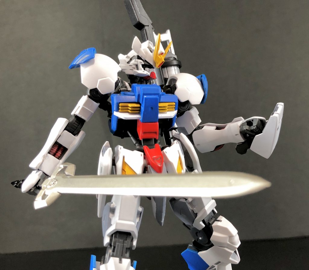 主人公機の様なトリコロールで作りました。