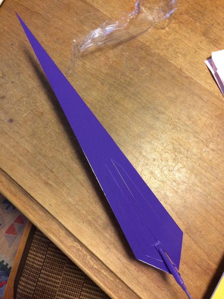 ワームソードの塗装途中です
明るめのパープルの上にラベンダーのカラーで塗装します