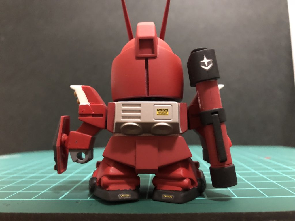 ワンポイントで随所にデカール貼ってます