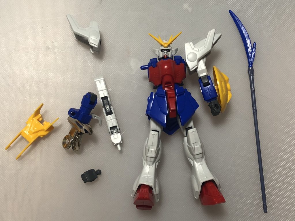 パーツの接着、合わせ目消しを進めてるところです。