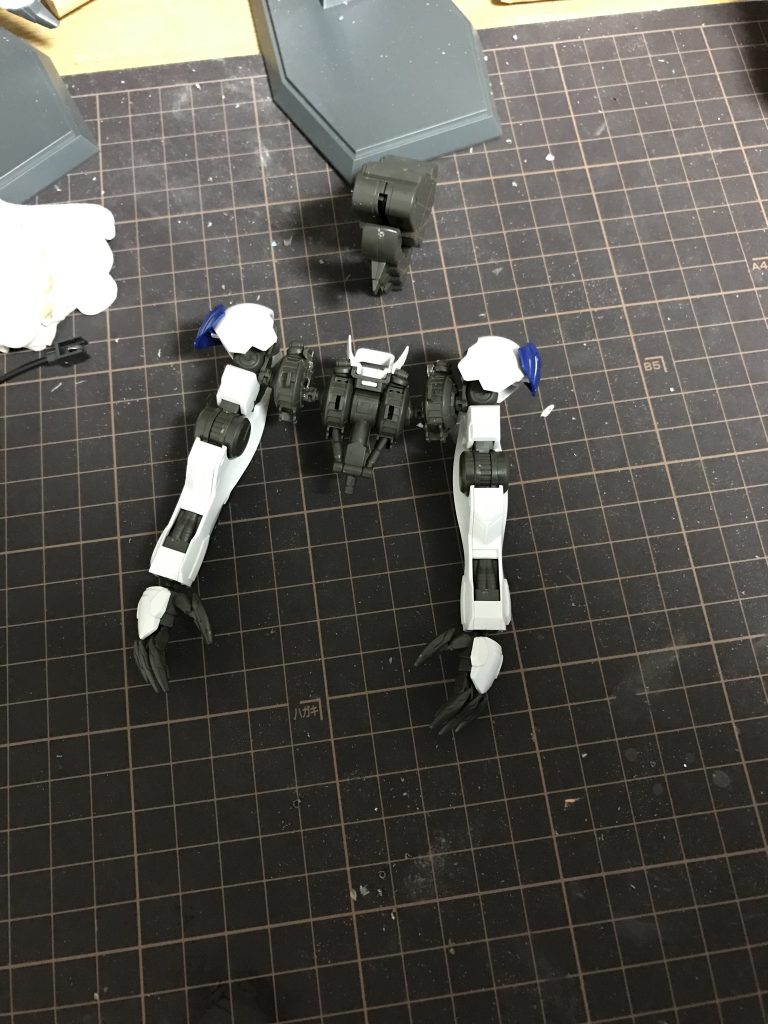 何気にここまで大規模な改造は初だったので製作は色々手探りでした
まず胴体が圧倒的に小さいので縦横共に大きくなるようにパーツを追加