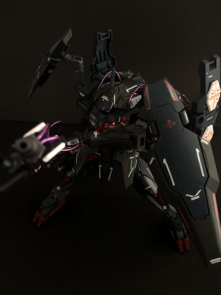 GNスマートガンを抱えて