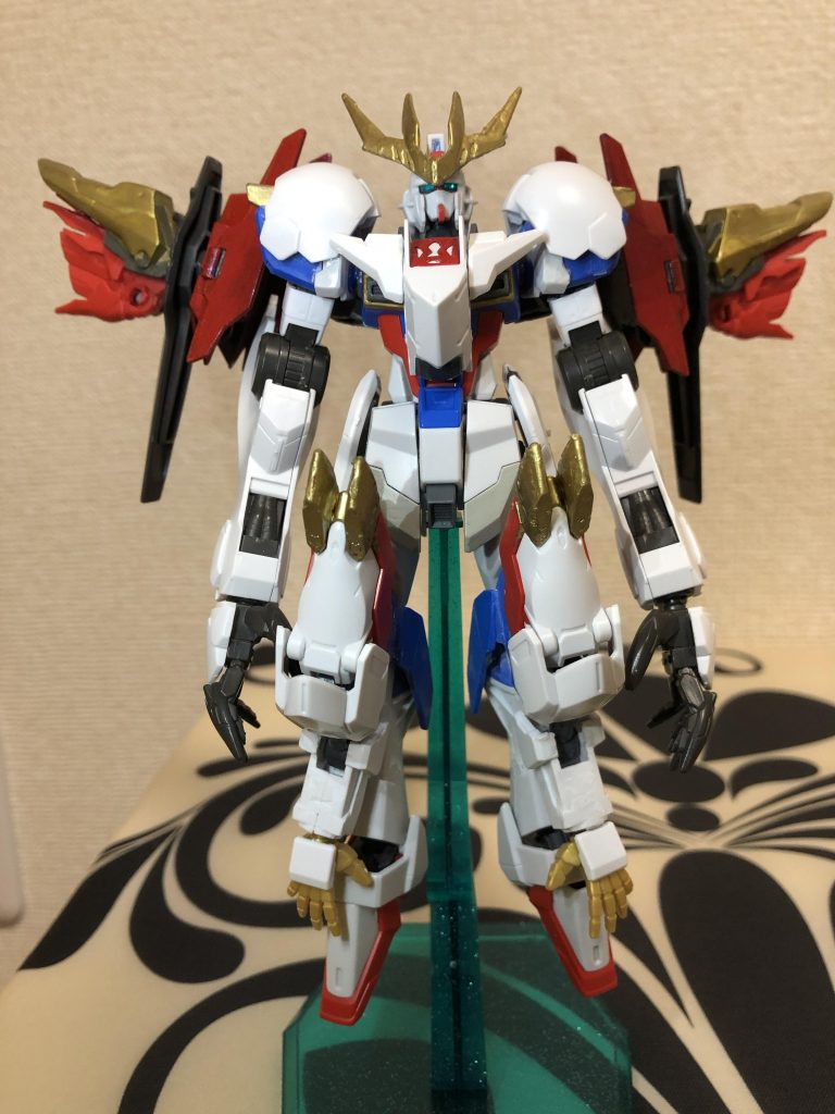 正面。インパルスロイヤルと共通のアクセントである金色が、装飾次第でこうもイメージが変わるのかとびっくりです。若干、中華風に見えます。