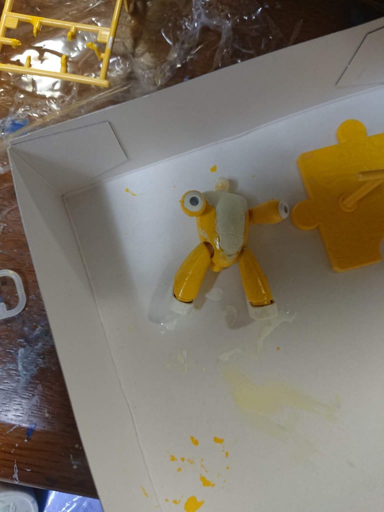 同体の腕や体は色を変更しないで塗装しました。