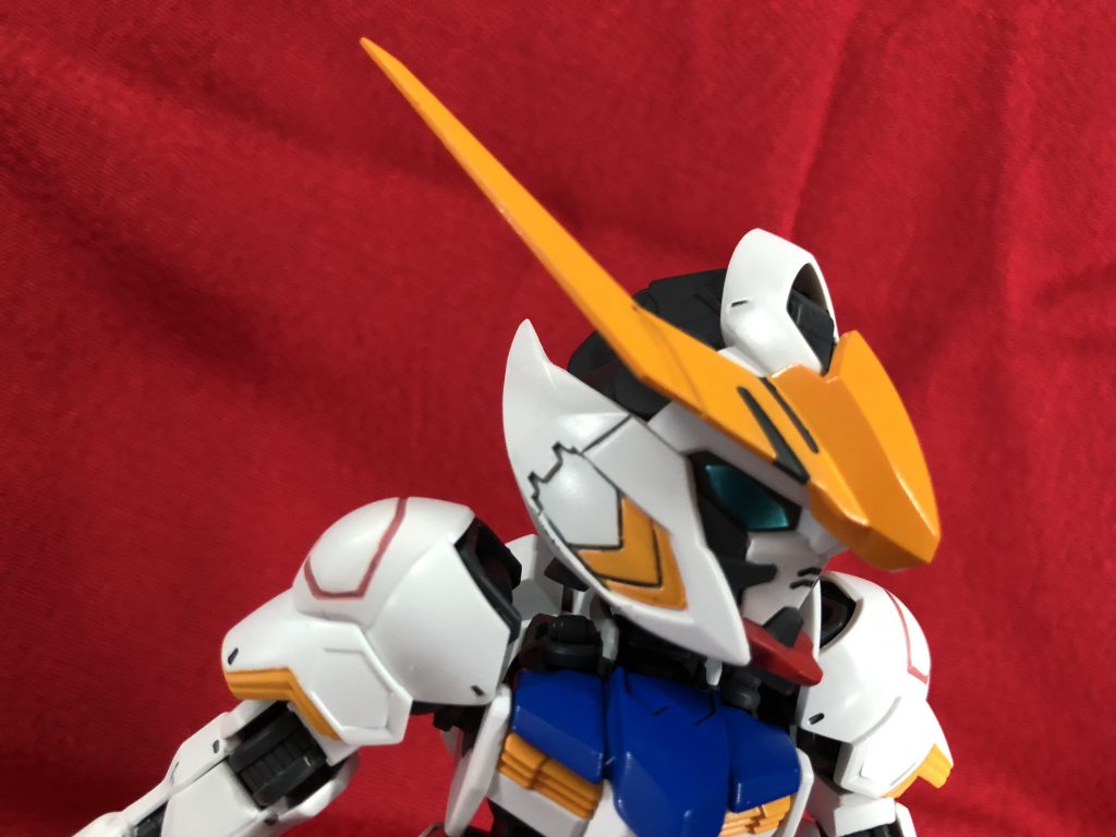 頭部は角を鋭くしました。