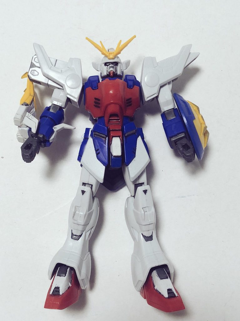 塗装が半分程進んだところです。白色もガンダムマーカーエアブラシで塗り分けてます。
マーカーの白は隠蔽力があるのでエアブラシ化できるのは便利ですね。