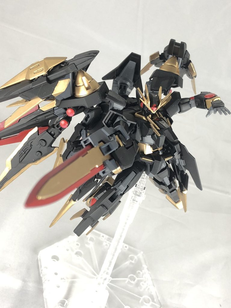 GNソードIII改「アカホシ」。刃の部分は高熱化して切断力を高めました。