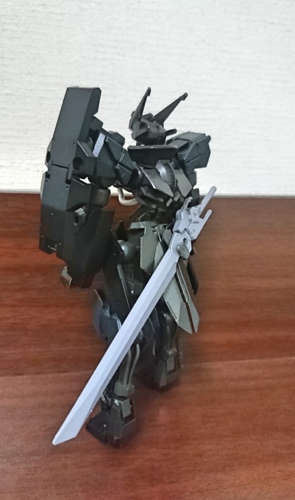 腰のパーツで武器のマウントできます