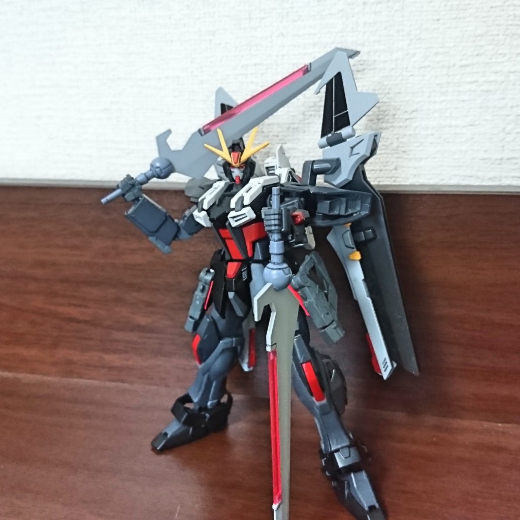 素体のストライクは基本性能底上げのスラスター増加、アンカーは廃止、ビームピストルの強化からビームサーベル併用タイプに、脚部にアーマーシュナイダー装備
便宜的にストライクE2
ノワールストライカーも独立運用出来る仕様変更、さらに大型化してパワーも上がりブースター能力もアップ
ダークネスストライカーへ
イメージとしてはこんな感じです