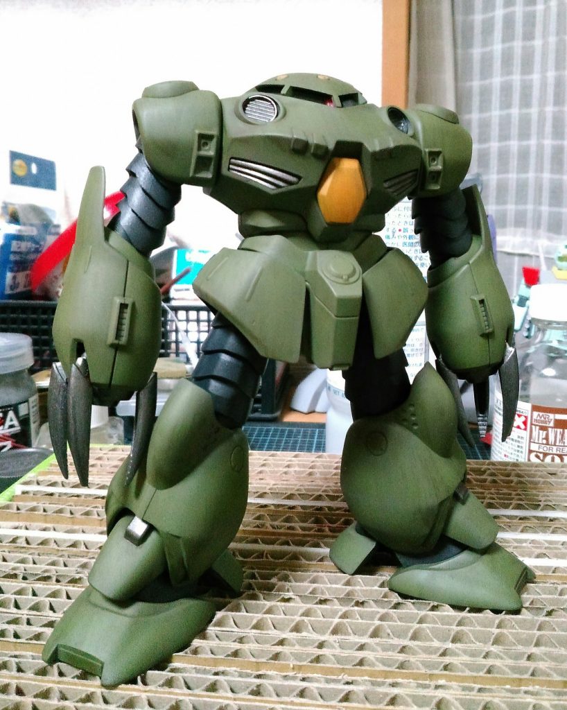 ウェザリングカラーでウォッシングを３回くらい重ねてます。