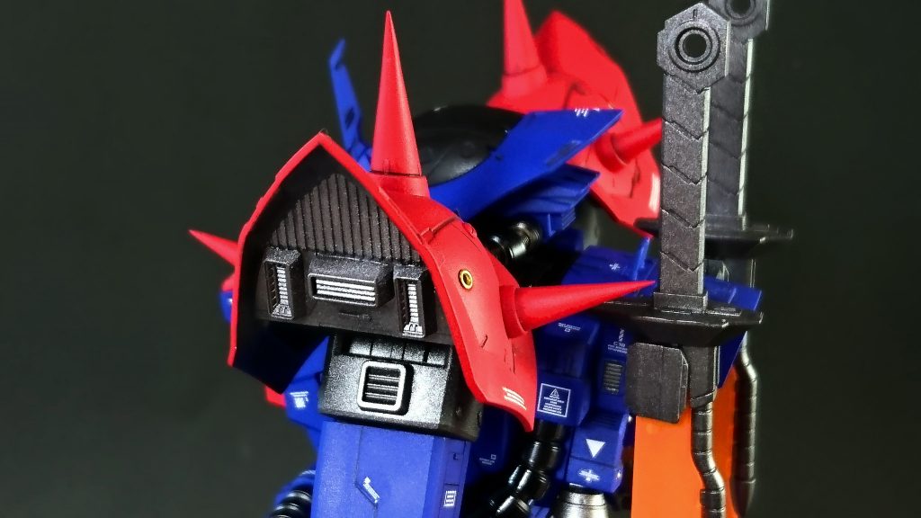 肩パーツ、塗り分け大変でした(汗)