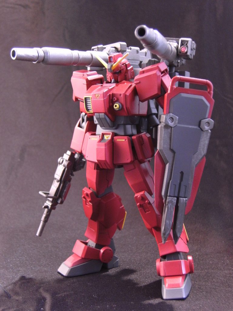 ビームキャノン2門の中距離型。イメージは「ガンキャノンのキャノン砲をピームに」というオラ設定。キャノン砲の砲口部分にある収束器を外し、射程を犠牲にして火力を高めることも出来る。