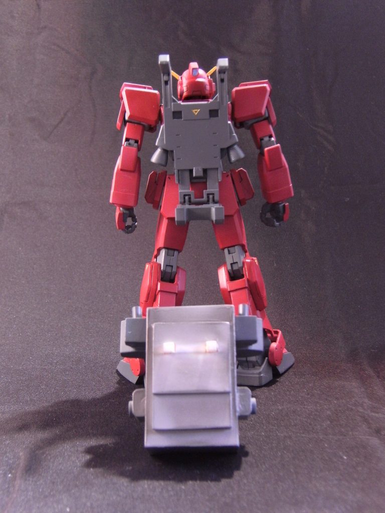 バックパックへは、穴に入れて挟むだけ。
今だったらネオジム磁石使うのに(汗)