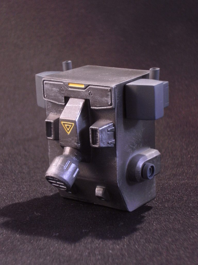 キャノンコンテナの基部です。
プラ板の箱組とジャンクパーツや市販パーツの寄せ集めで作りました。