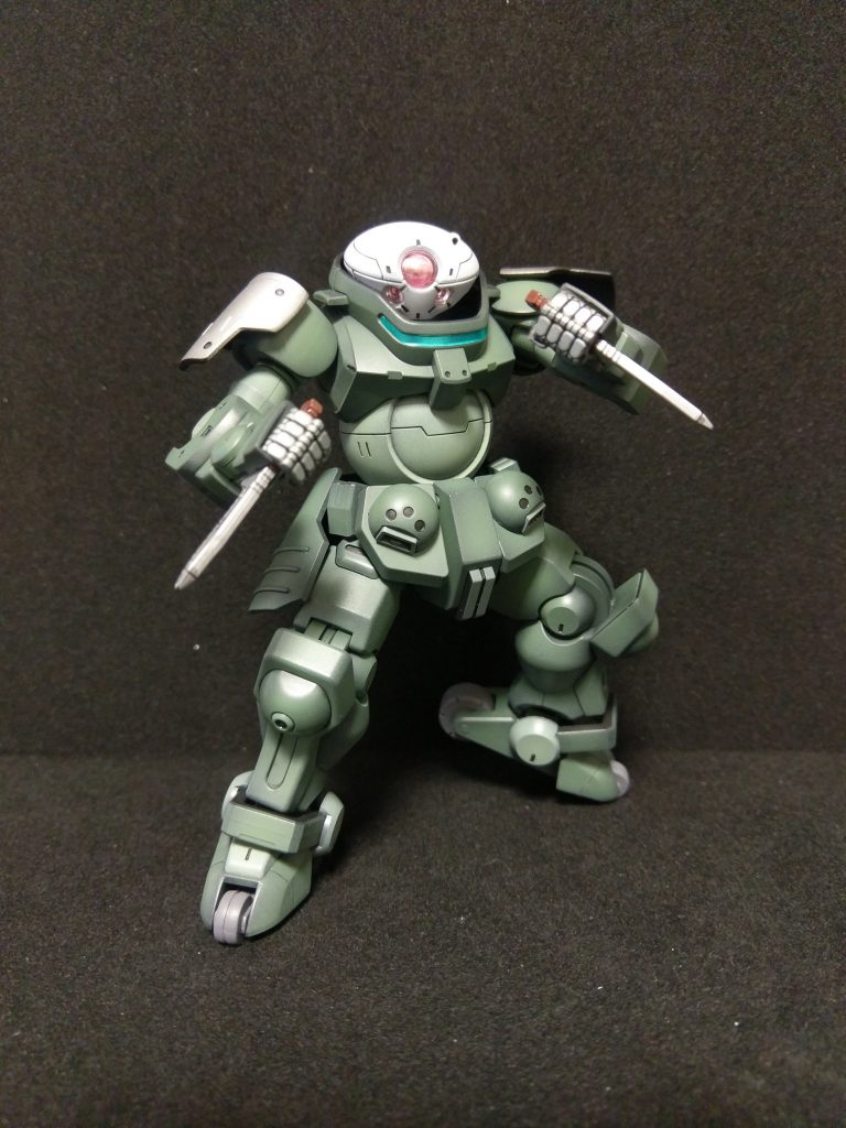 両手ナイフ持ちがカッコいいです＼(^_^)／