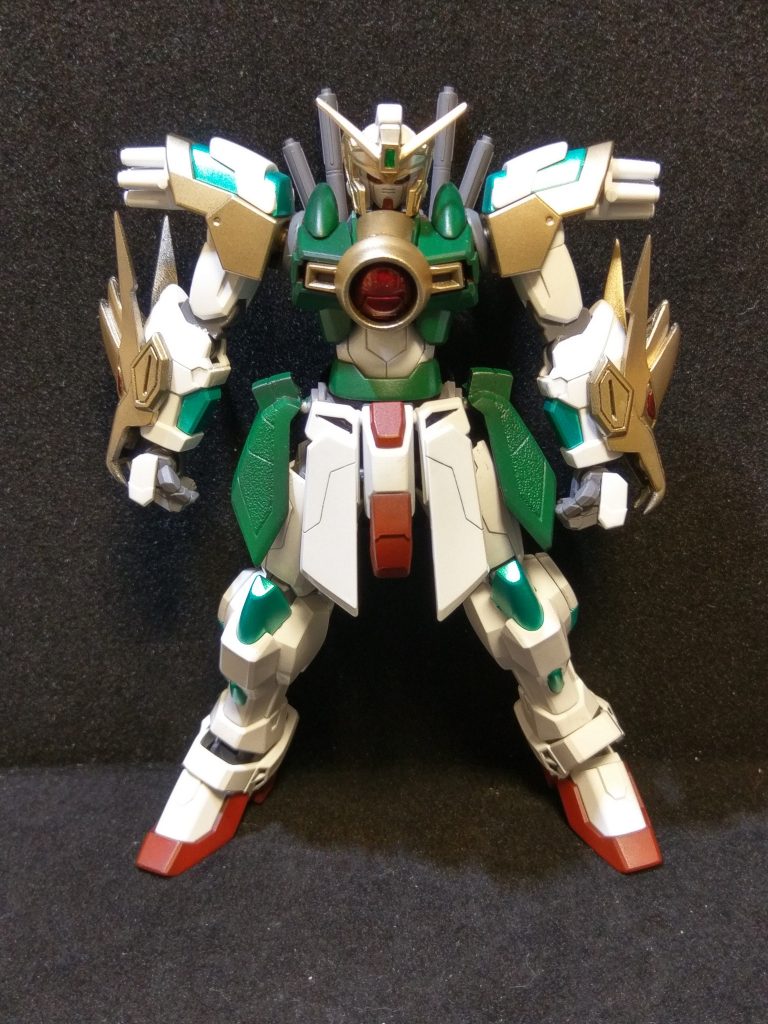 ドラゴンガンダムのパーツを適当に張り付けてます!クリアパーツはメタルグリーンで塗装してます!