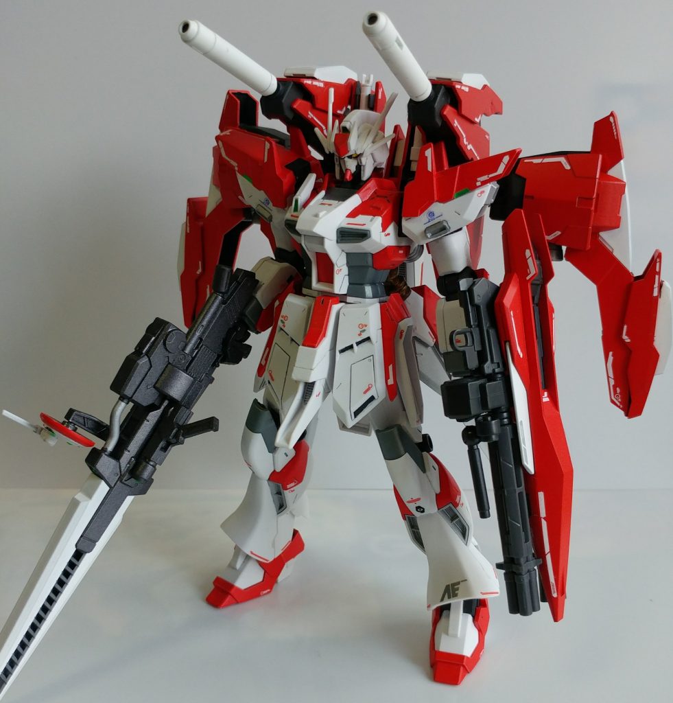 Hi-νガンダムヴレイブにライトニングバックウェポンシステムMk-Ⅱを中心にミキシングし、武装の追加、変更をしました。

武装やバックパックに改修を施した一方で本体の改修はほとんどしておらず、アンテナの改造とフェイスの形状変更、首パーツの1mm延長程度です。