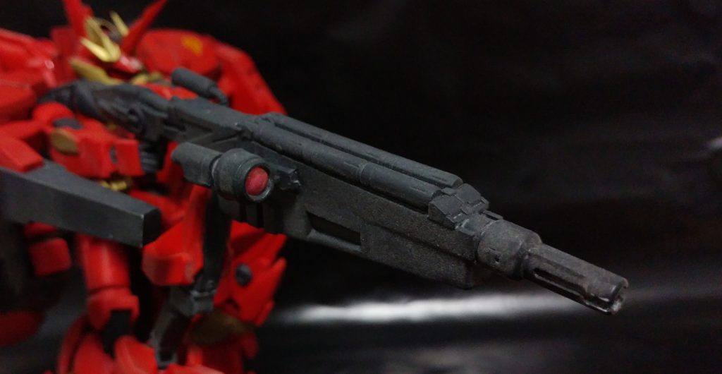 主武装のメガビームスマートガン。
プラ板とパテでビームスマートガンを
改造してみました。