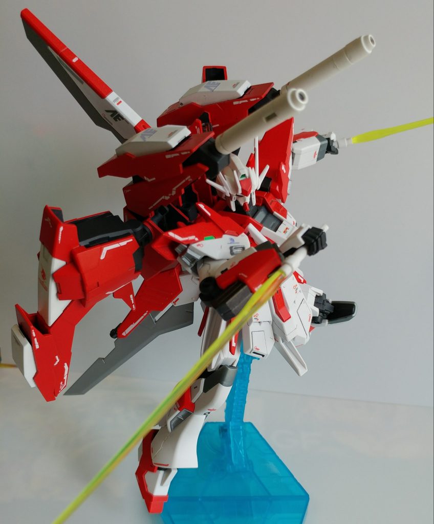 デカールは主にHGUCユニコーン用やRGキットのものを使用しました。
白装甲にはコーションマークを多めに、逆に赤装甲にはラインデカールを多くしています。

使用カラーは全てMr.カラーの缶塗料ですが、Hi-ν本体の白と銀は成型色のままとしています。
赤：シャインレッド
白：ホワイト
銀：シルバー
グレー：ジャーマングレー