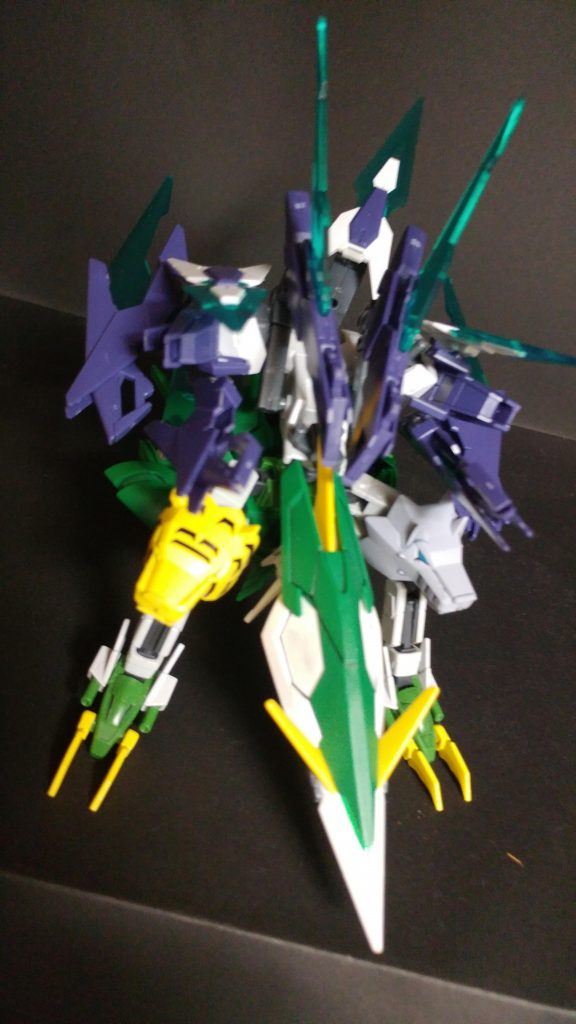 AGE-2マグナムを使用した、ライガーゼロシュナイダー風の装備です
内容は
Fファンネル×6
シグルシールド×3
と、遠隔武器マシマシです
基部はポータントフライヤー