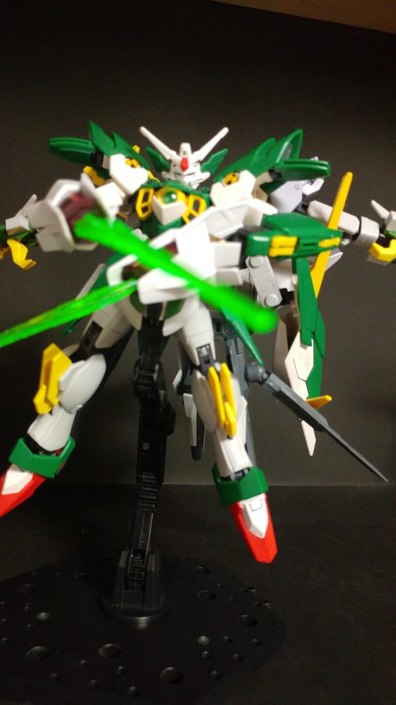 MS形態はガントレットセイバー二刀流。
無変形で斬撃、射撃ができる