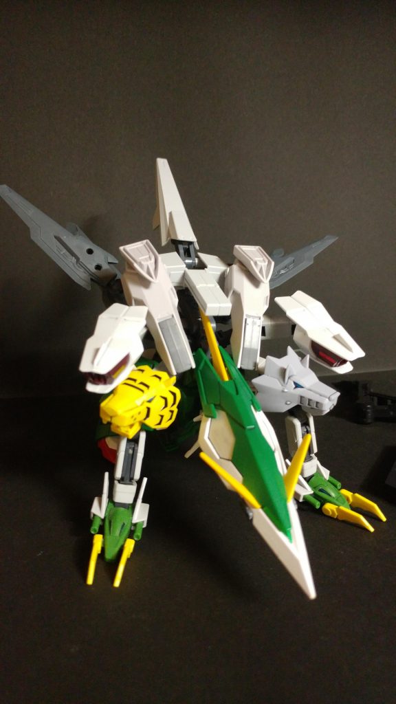 アストレイザハーク
https://gumpla.jp/hg/42150
から頂戴したバックパックでの形態
頭は5つになった
メガライド、リバーシブル、ノーネイムが素材