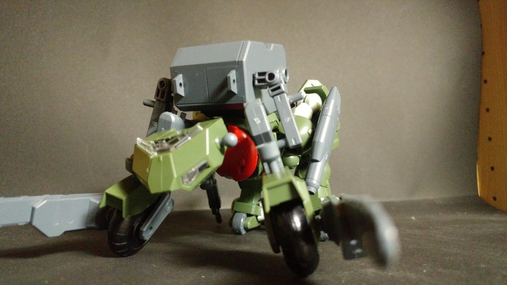 トラックのままでもチェーンソーを振り回して走ることもあります