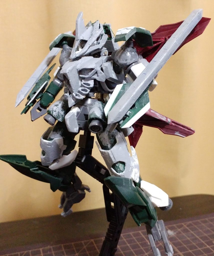 ラッカーパテによる鋳造表現を応用して
独特のザラついた表面を作り、生物感を出しました。