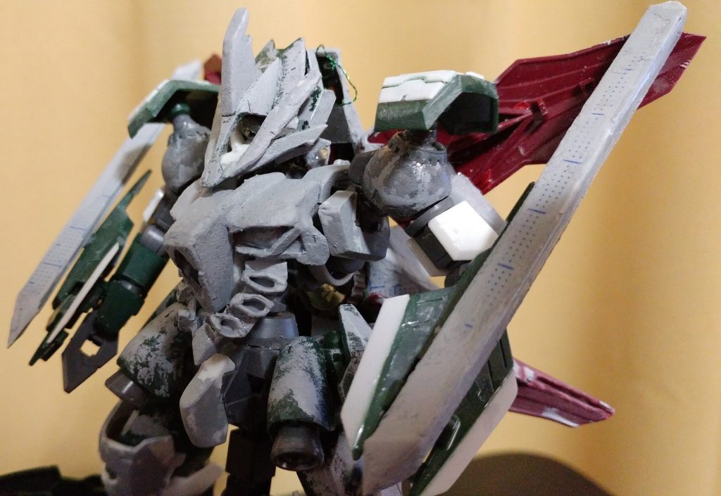 アップ。
首、顔、胴、太ももにそれぞれコーティング。
顔、胴体、腕のブレードはスクラッチ、
背中のウイングは忍パルスから拝借。