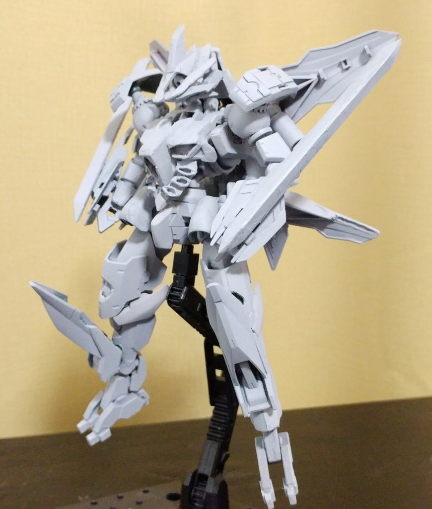 コーティングを潰さないようにサフ吹き。