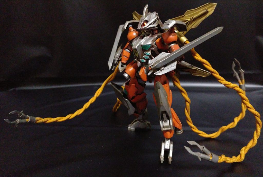 正面。
LEDで頭部メインカメラが発光。