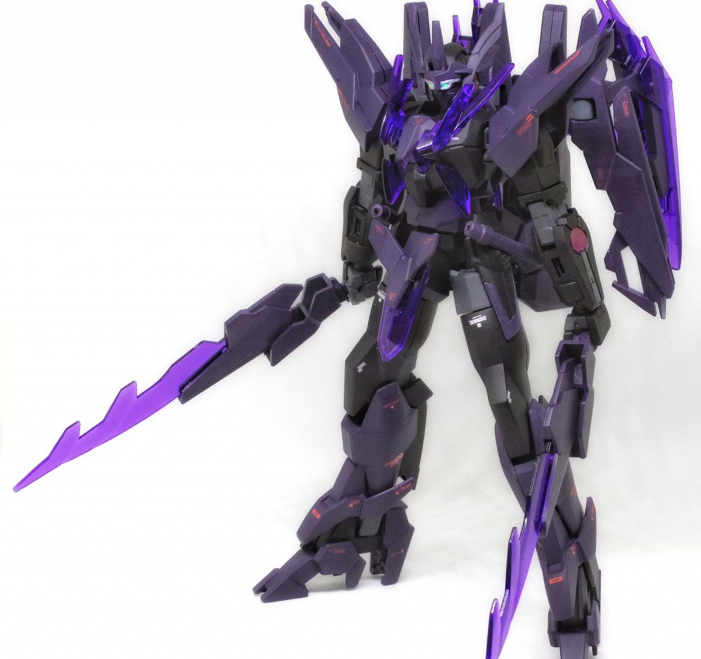 ## フロントショット
黒を基調としたカラーリングと4つの目、そして２振りの刃が特徴の禍々しい機体