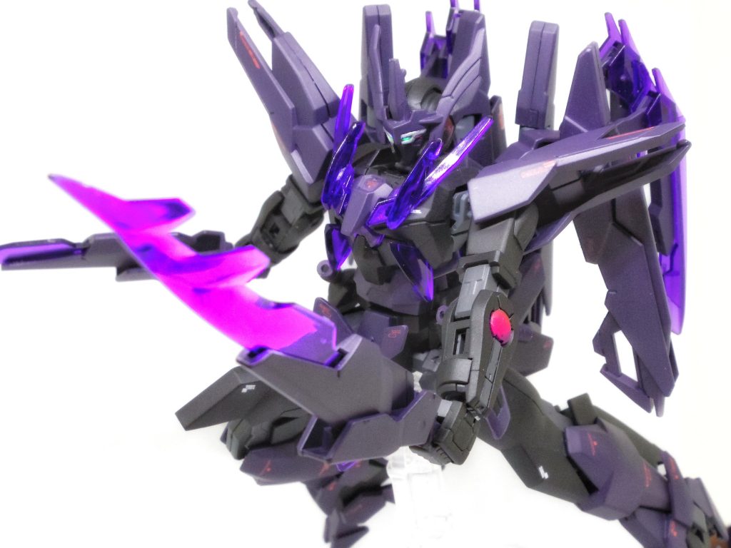 ## GNキャリバー
アズライールのメイン武装である２振りの刃。
実体剣にGN粒子のビームを纏わせており、*ビームと実体剣、両方の性質*を備えている。
これは、*ナノラミネート装甲やPS装甲*など、防御性能を備えた機体へ対応するためのものである。