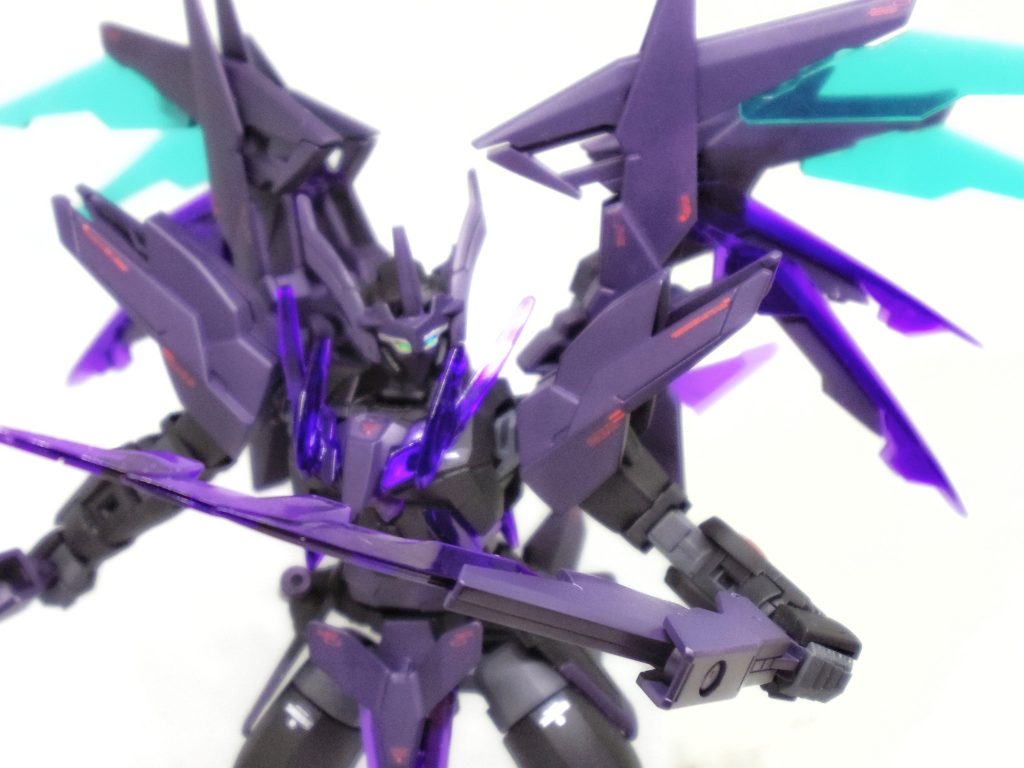 ## HMM-High Mobility Mode-
*ブレイクデカール*による出力強化で、さらに高い機動性を獲得。
ブレイクデカールによる暴走状態にはならず、その力をコントロールすることができている。