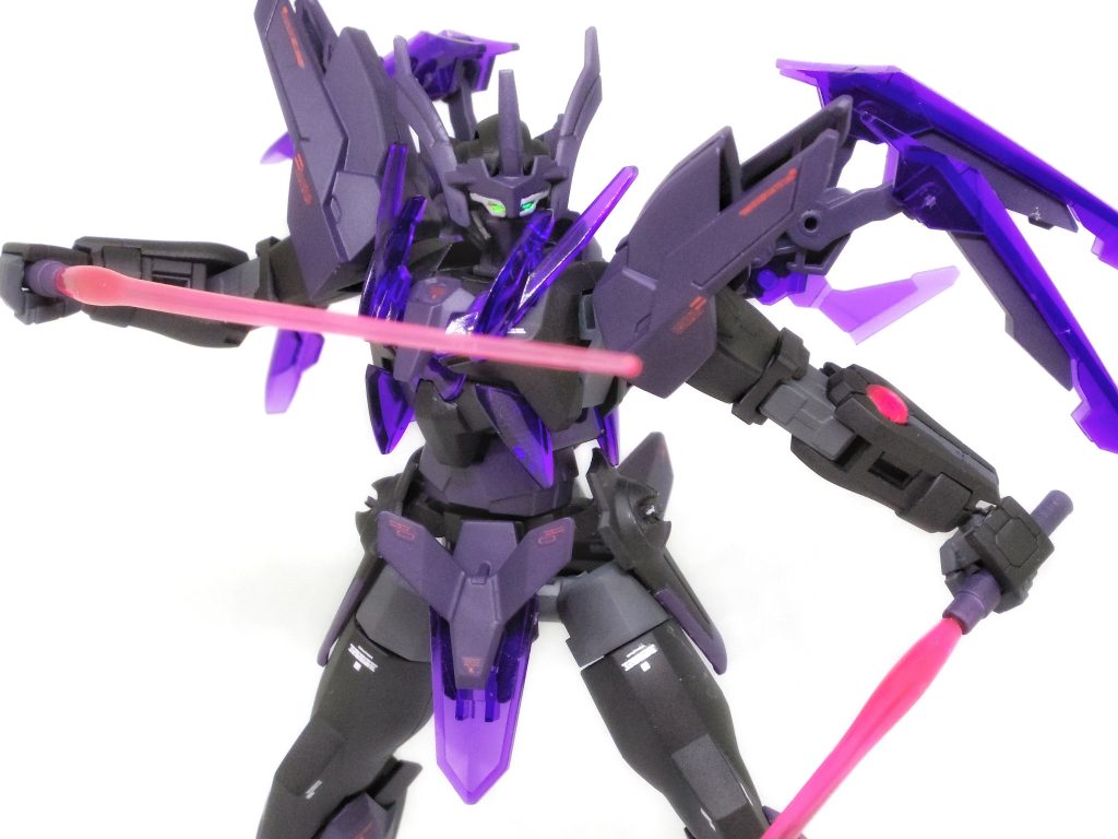 ## GNビームサーベル
サブ武装は、腰に装備した２振りのビームサーベル。
投擲武器としても使用される。