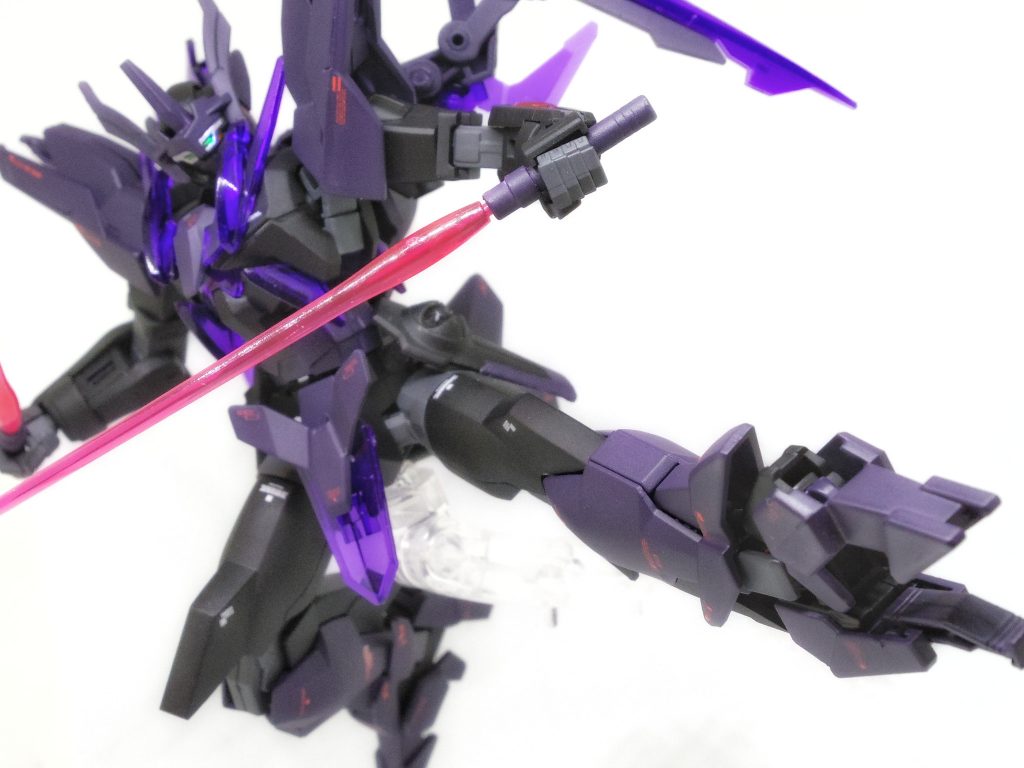 ## 脚部クロー
近接格闘用として、脚部がクロー状に稼働するようになっている。