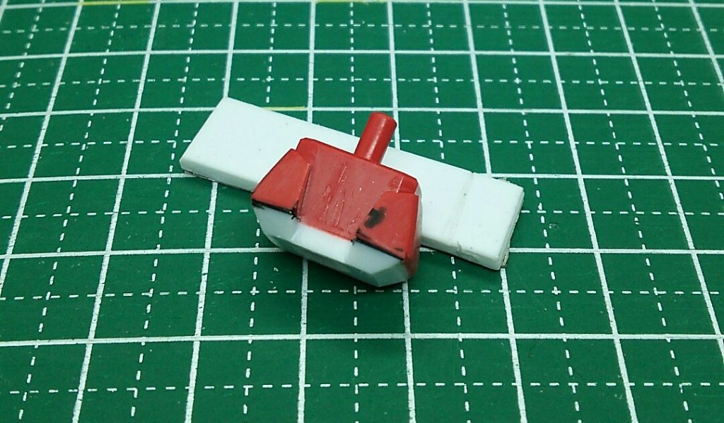 腰部はプラ板で2mm底上げ.