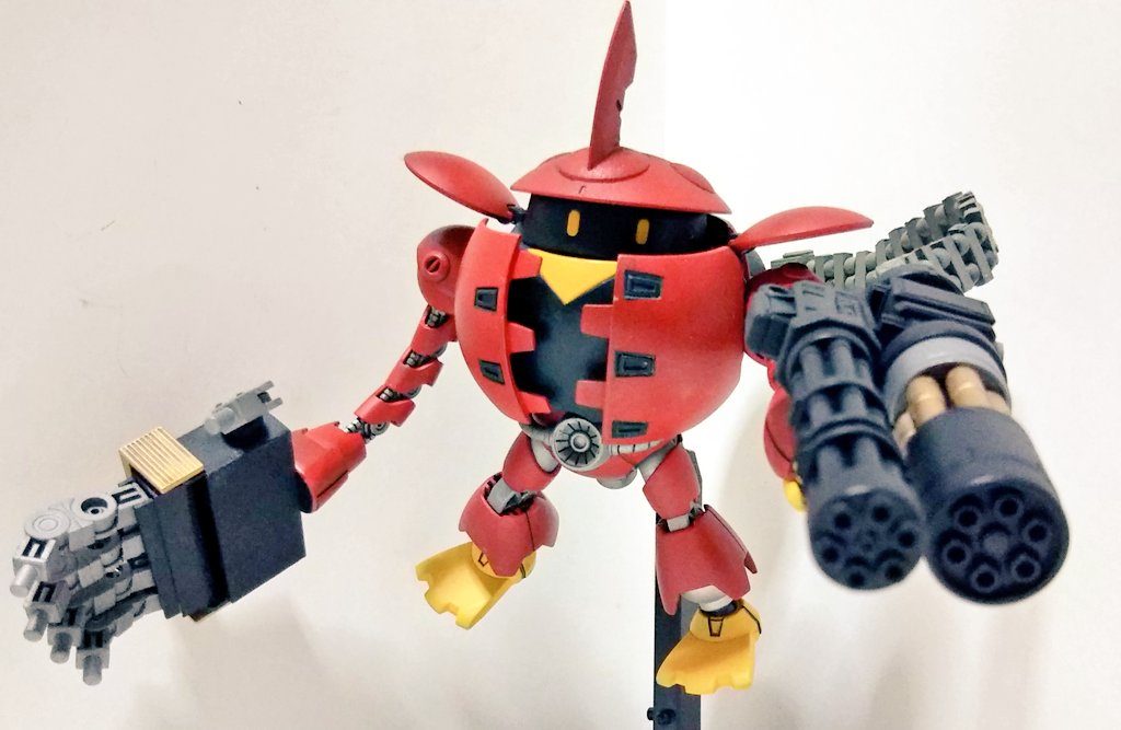 元のコレンカプルでは機銃なのですが、インパクトに欠けたのでガトリングを装備させました。給弾ベルトは角棒とビルダーズパーツとリード線を組み合わせて自作しました。またガトリングのエネルギータンクはプチカプルを使用しました。