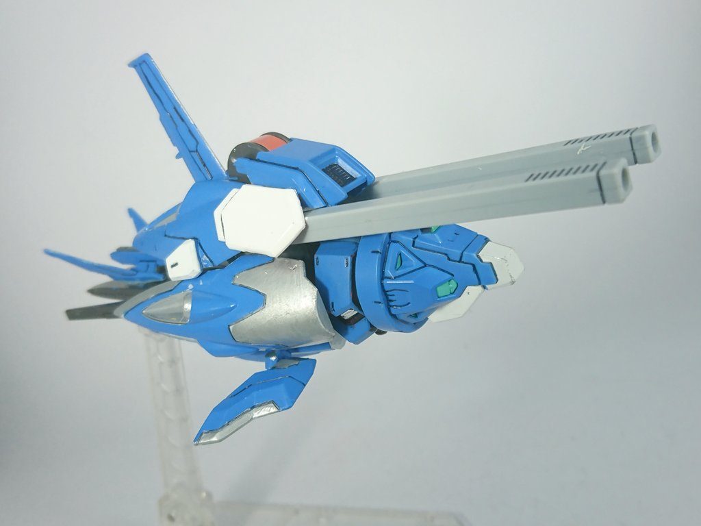 こちらが今回紹介するビーストアームズ、ダイバードルフィンです
頭部こそビルドダイバーズのプトレマイオスですが胴体や武装を形成しているのは鉄血のオルフェンズのガンダム系です
特に胴体はヴィダール、それを覆う装甲はキマリスヴィダールの腰部分となっているわけですね
背部のキャノンからの砲撃での支援も期待できそうです