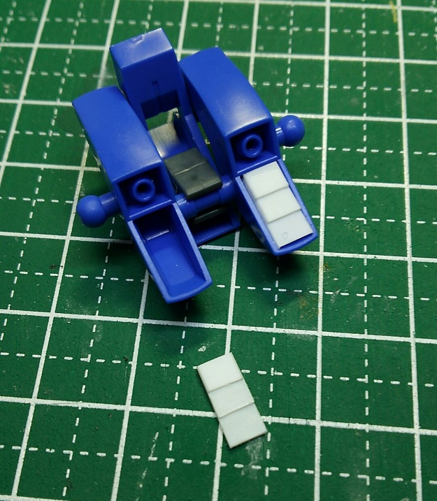 エースユニットの隙間部分にはプラ板で蓋しました.