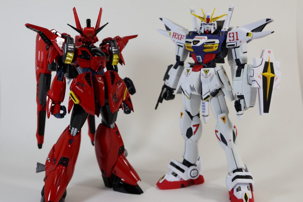 以前作成したシルエットガンダムと
やっぱガンダムのライバル機は赤ですな