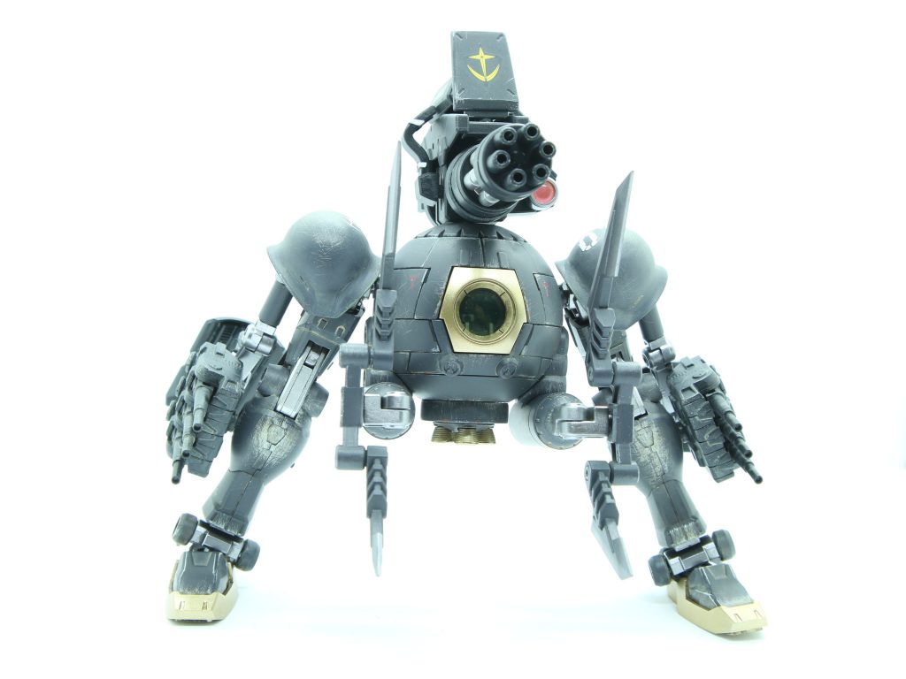 下地にシルバー、上にファントムグレーを吹いてワイヤーブラシで擦り傷を作ってます
陸戦型ということでウェザリングマスターを使った土埃も全体的にまんべんなく