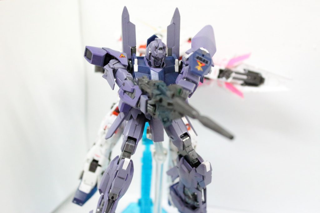 (´・ω・｀)シャンブロ撃墜シーン、ビームマグナムと持ち手はHGユニコーンのやつを代用
(´・ω・｀)後ろのユニコーンはRGユニコーン