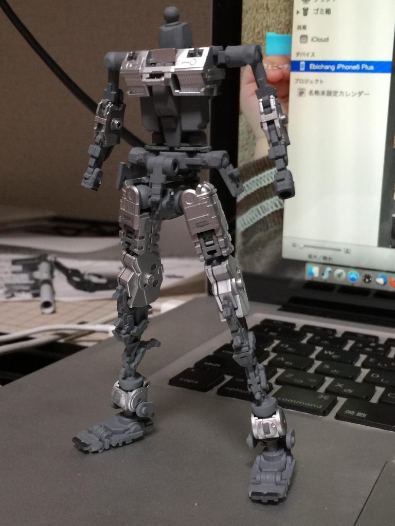 フレームはちょこっとだけ塗り分けています。