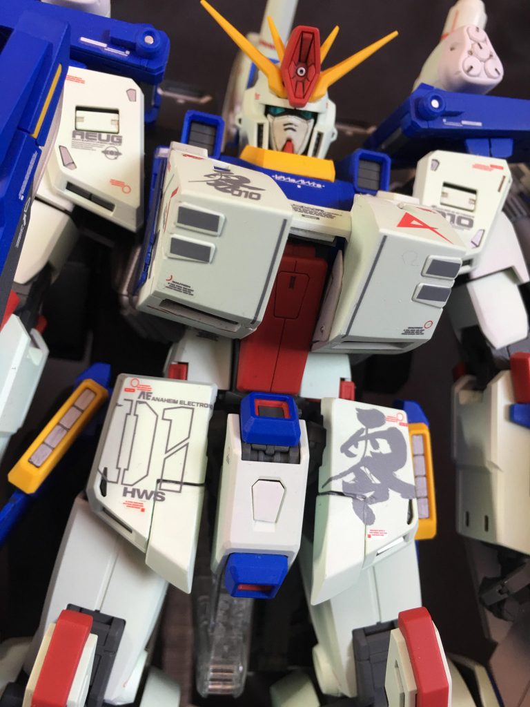 フロントスカートはＺＺのままリアに隠し腕付きのアーマーを装着しています