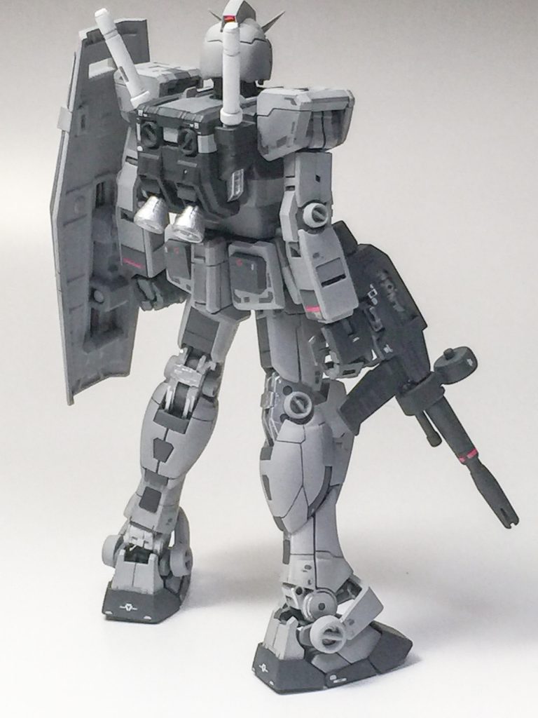 わかりにくいですが、ビームサーベルはGMとの共通パーツであろう、と考え白で塗装しています。