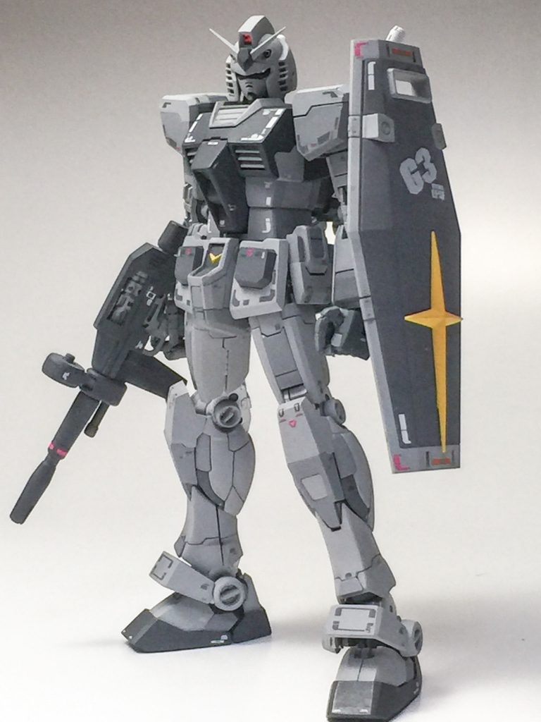 RGのパーツ分けに合わせてグレー系のカラー5色使用して塗り分け
シールドのG3マークは自作デカールです。